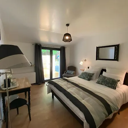 Izeien Azpian Bed & Breakfast *