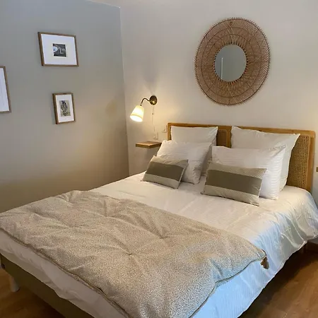 Bed and breakfast Izeien Azpian 3*