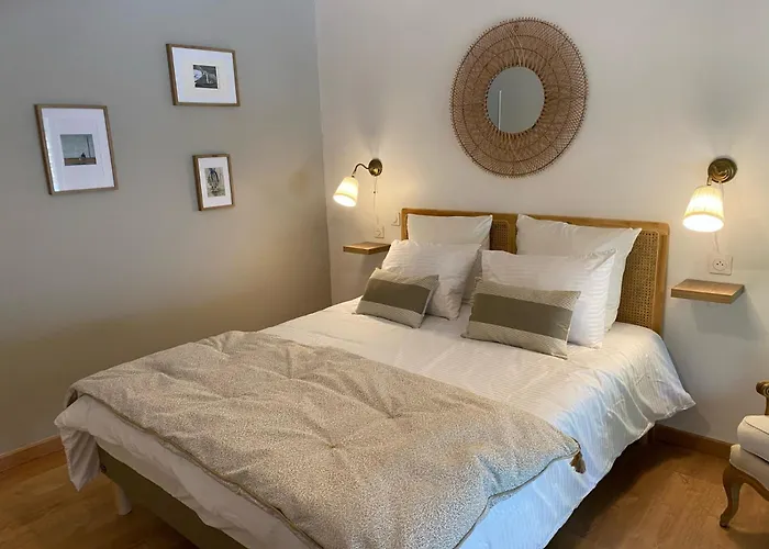 Bed and breakfast Izeien Azpian 3*